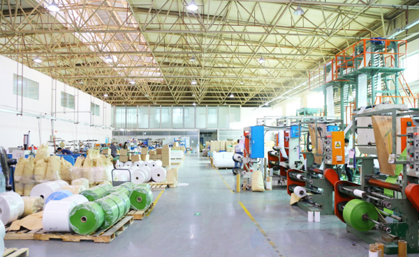 擁有全生物降解材料生產(chǎn)基地和相應(yīng)配套的檢測(cè)設(shè)備 擁有全生物降解材料生產(chǎn)基地和相應(yīng)配套的檢測(cè)設(shè)備